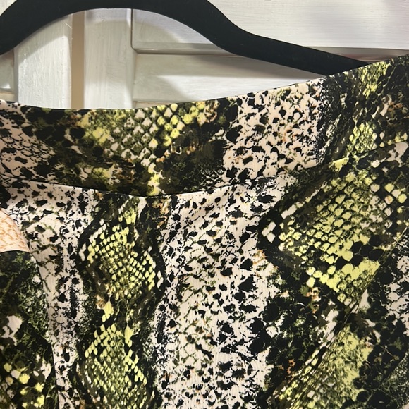 Fun Pants with Matching top Slits on side of Blouse very fun piece - Picture 5 of 8